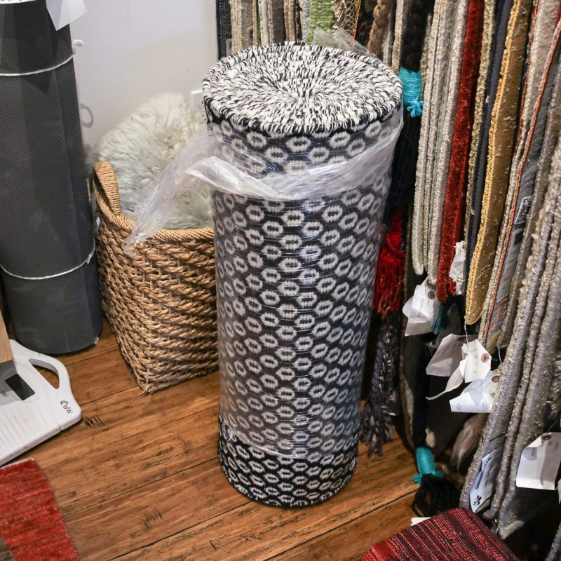 2'9x24' Wool Black and White Runner Rug